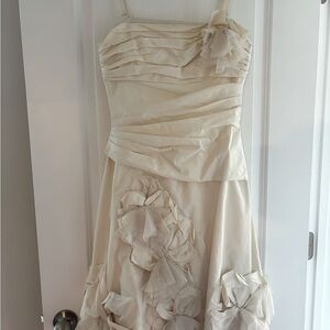 Beautiful, Stain Free, Off White BCBG Tulle 3D Dress. Size 6.